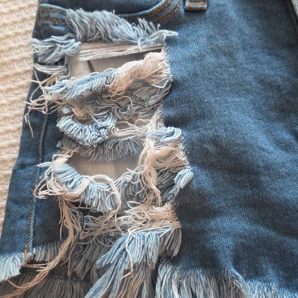 Fashion Nova Light Blue Denim Distressed Jeans - Picture 4 of 7